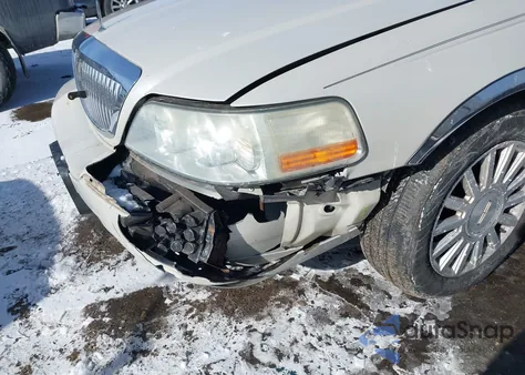 2004 Lincoln Town Car Ultimate from USA, damaged, VIN 1LNHM83W44Y613750